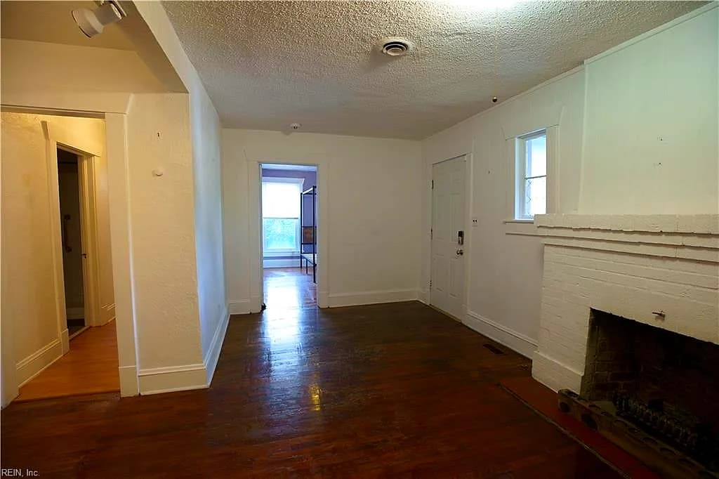 1009 E Leicester AVE, NORFOLK VA 23503 thumb 7