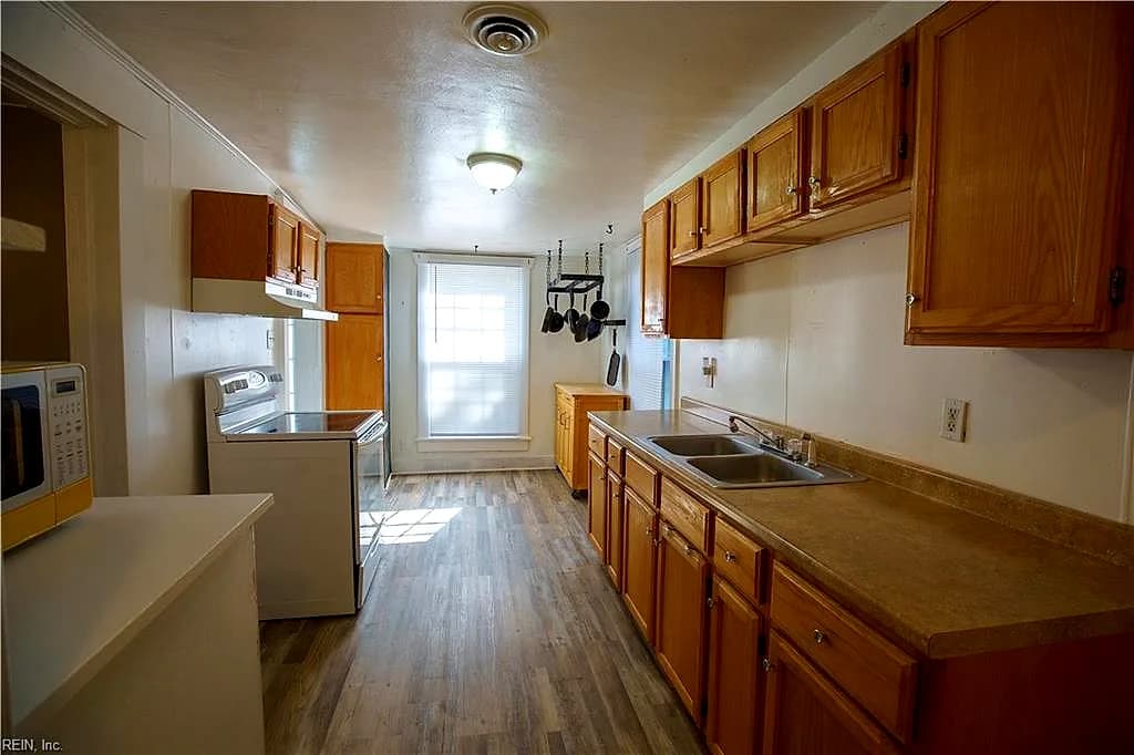 1009 E Leicester AVE, NORFOLK VA 23503 thumb 8