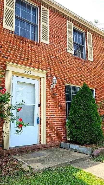 525 Chanticlar CT, NEWPORT NEWS VA 23608 - Photo 3