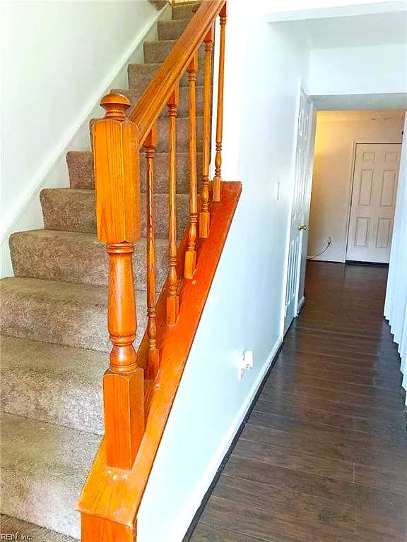 525 Chanticlar CT, NEWPORT NEWS VA 23608 - Photo 4
