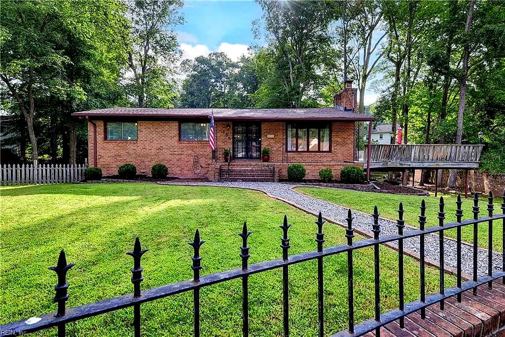 156 Barksdale DR, NEWPORT NEWS VA 23608 - Photo 5
