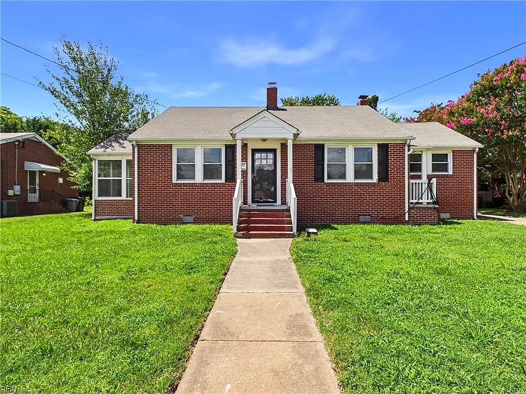 125 Eggleston AVE, HAMPTON VA 23669 - Photo 2