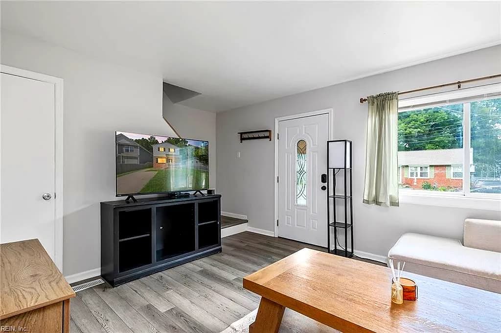 29 Ireland ST, HAMPTON VA 23663 thumb 8