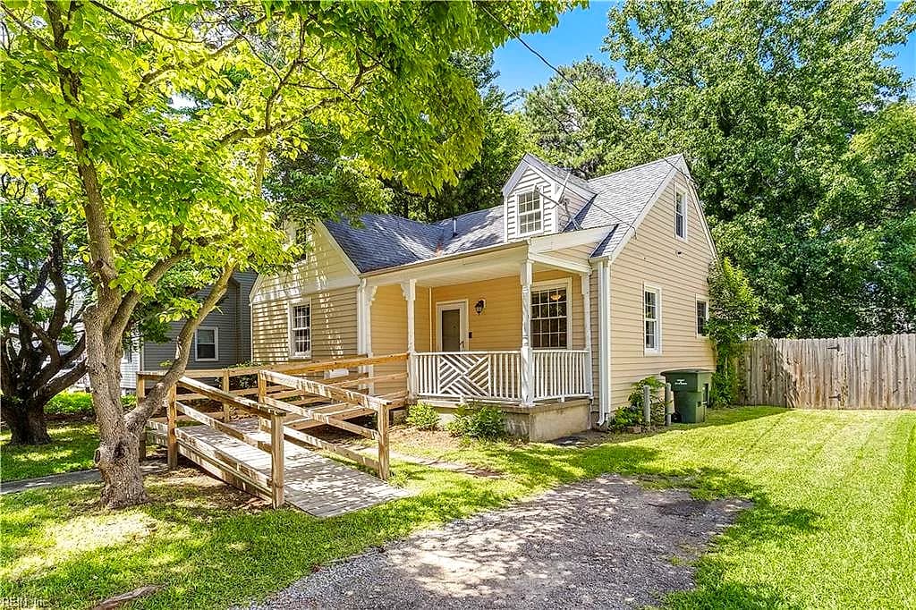 4848 Robin Hood RD, NORFOLK VA 23513 - Photo 3