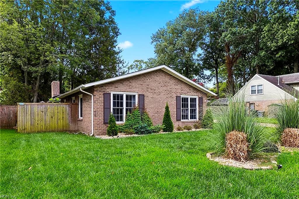 1044 Clipper DR, HAMPTON VA 23669 - Photo 4