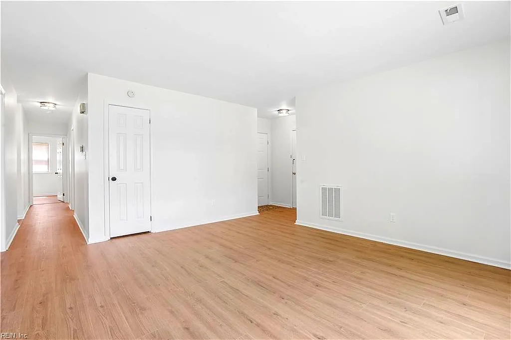 38 Rendon DR, HAMPTON VA 23666 thumb 12