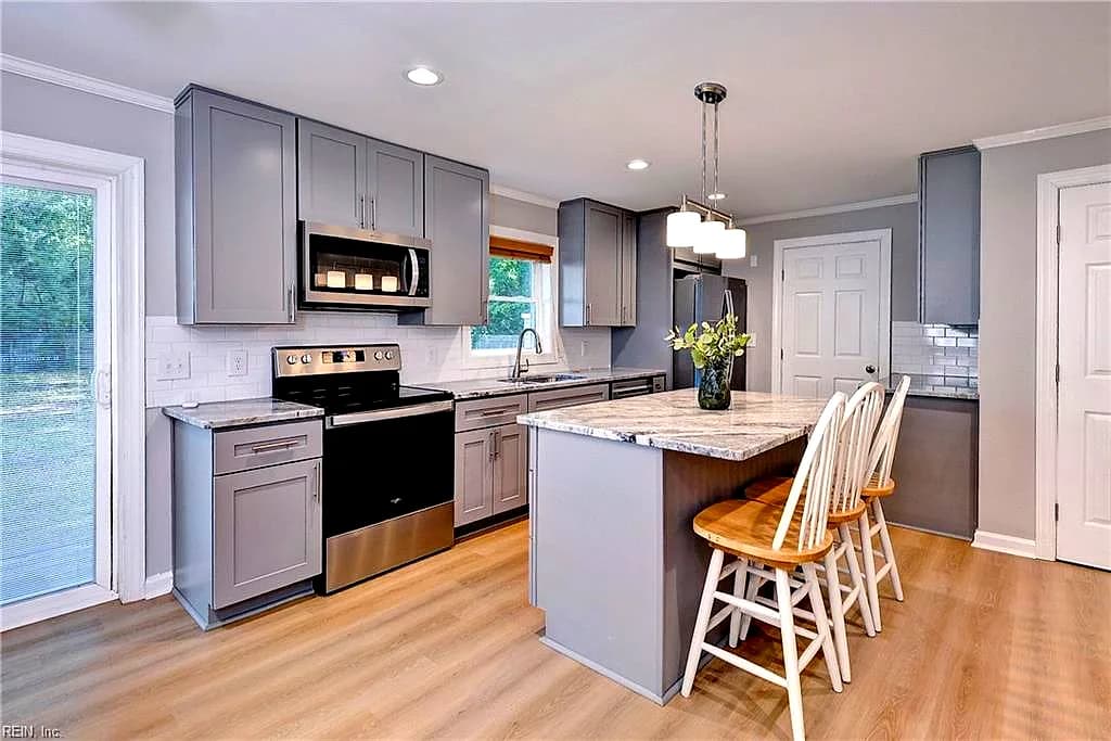 203 Old Seaford RD, SEAFORD VA 23696 thumb 9