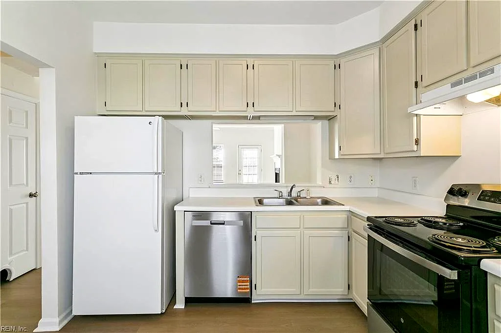 104 Monument CT, YORKTOWN VA 23693 thumb 6