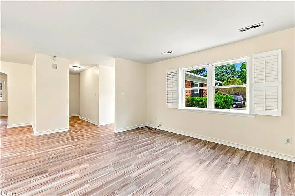 401 Moorland DR, VIRGINIA BEACH VA 23452 - Photo 5