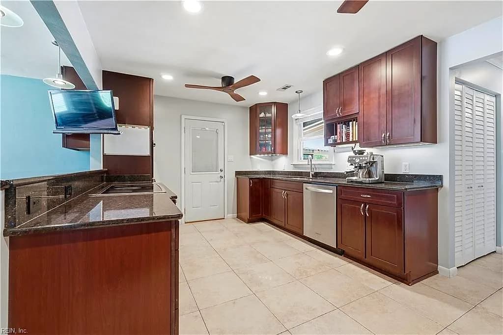 929 Cogliandro DR, CHESAPEAKE VA 23320 thumb 11