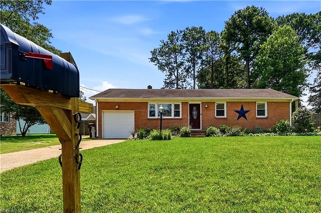 929 Cogliandro DR, CHESAPEAKE VA 23320 - Photo 4