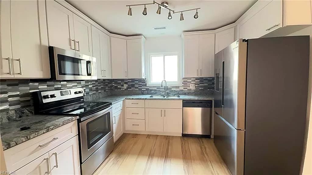 3188 E Ocean View AVE #18, NORFOLK VA 23518 - Photo 3