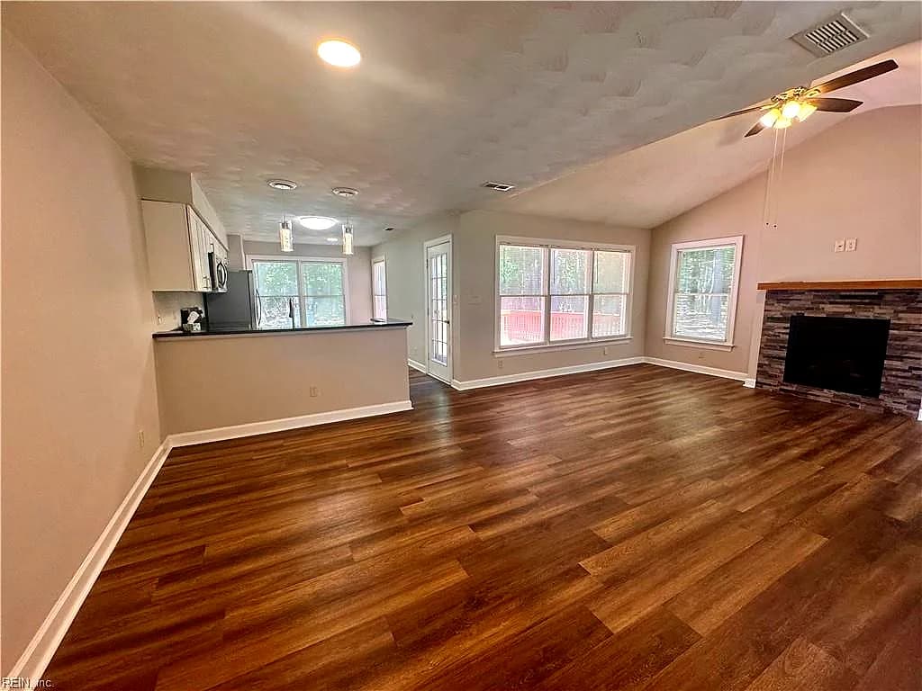 901 Bridge Crossing DR #B, YORKTOWN VA 23692 - Photo 5