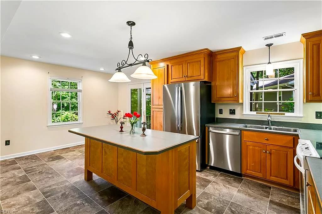 1 Mears CIR, NEWPORT NEWS VA 23602 thumb 11
