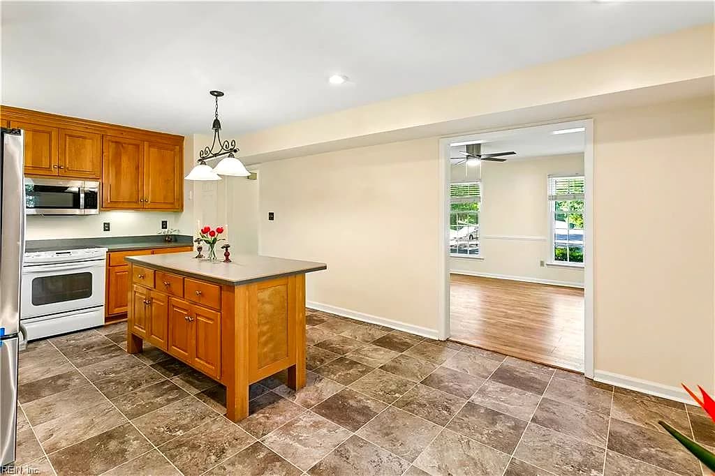 1 Mears CIR, NEWPORT NEWS VA 23602 thumb 12