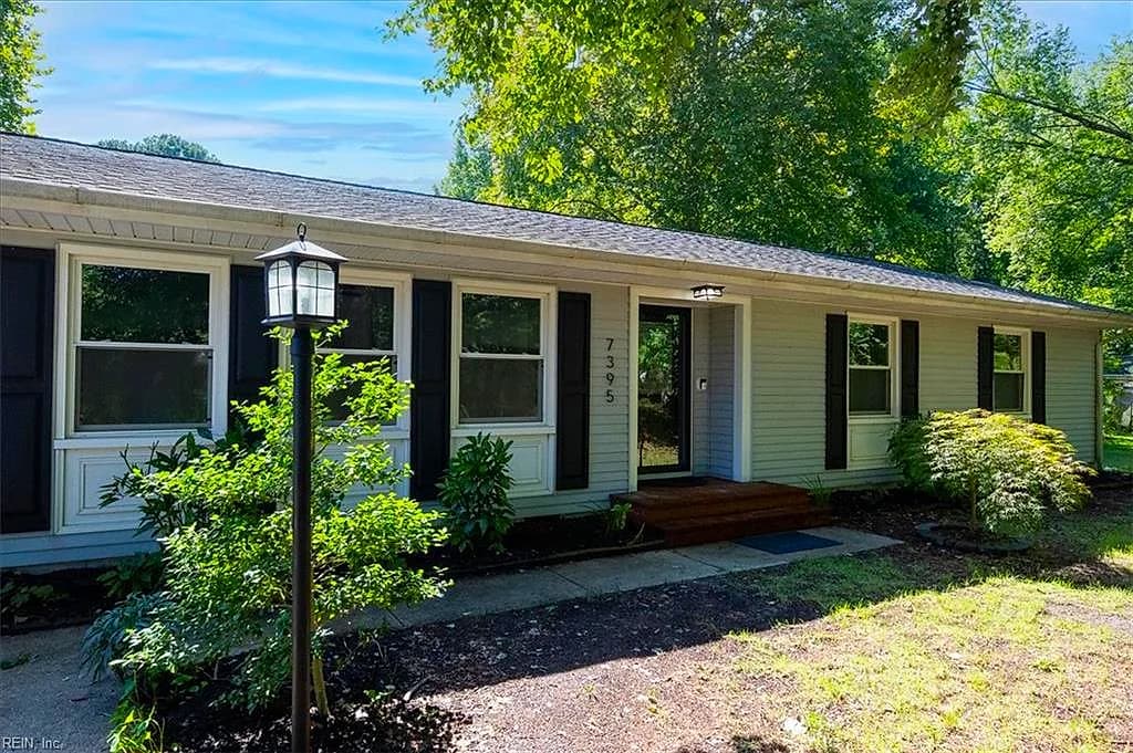 7395 Nelson DR, GLOUCESTER VA 23061 - Main photo
