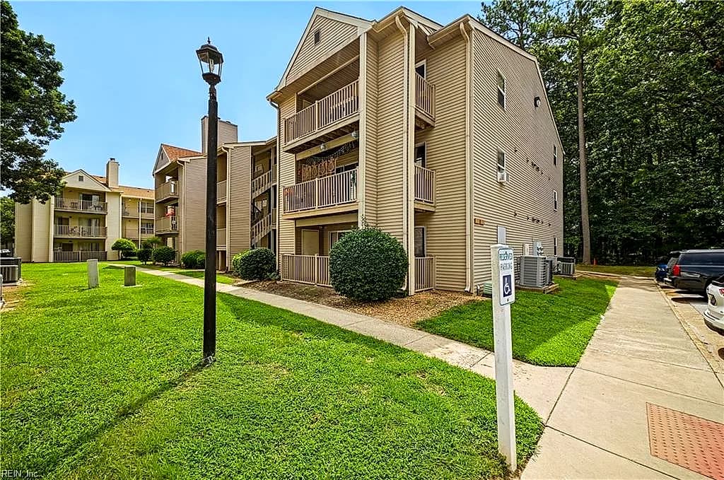 562 Candle LN #103, NEWPORT NEWS VA 23608 - Main photo