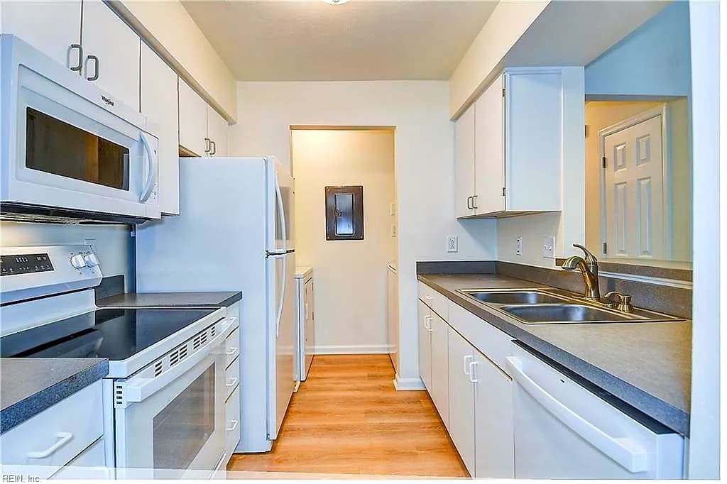 2393 London Pointe DR, VIRGINIA BEACH VA 23454 thumb 7