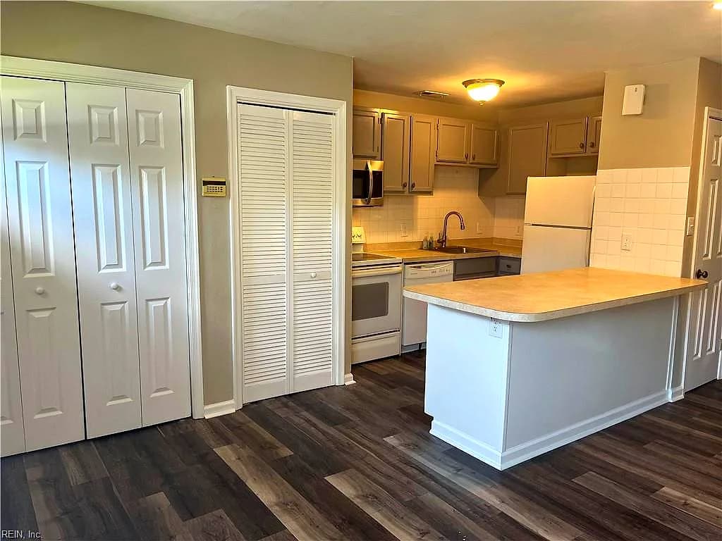 3434 Clover RD, CHESAPEAKE VA 23321 thumb 6