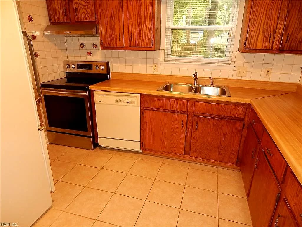 115 Don Juan CIR, YORKTOWN VA 23693 thumb 7