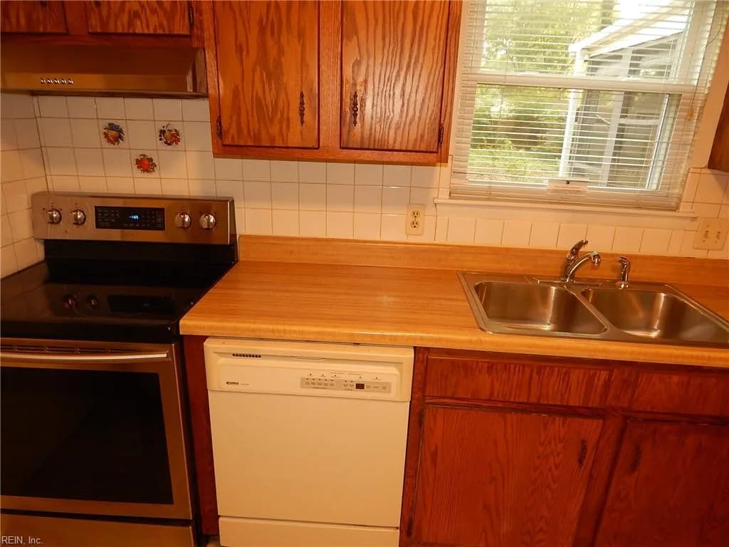 115 Don Juan CIR, YORKTOWN VA 23693 thumb 8
