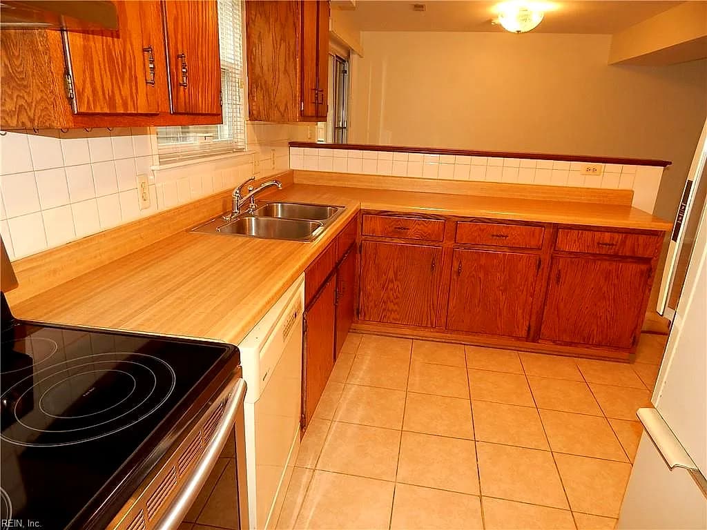 115 Don Juan CIR, YORKTOWN VA 23693 thumb 9