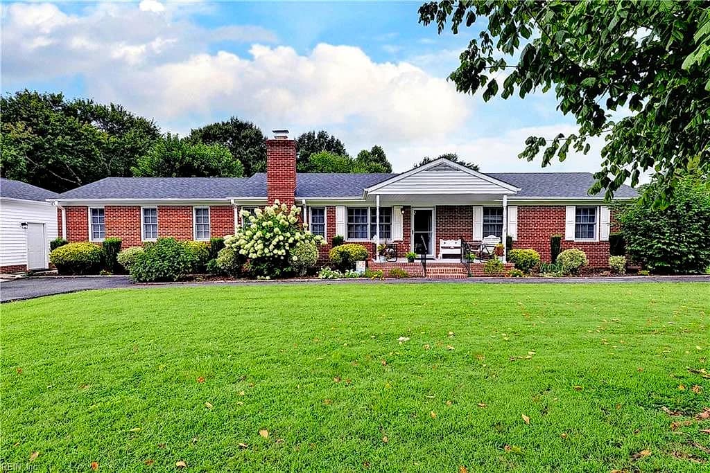 105 Wilson DR, WILLIAMSBURG VA 23185 - Photo 2