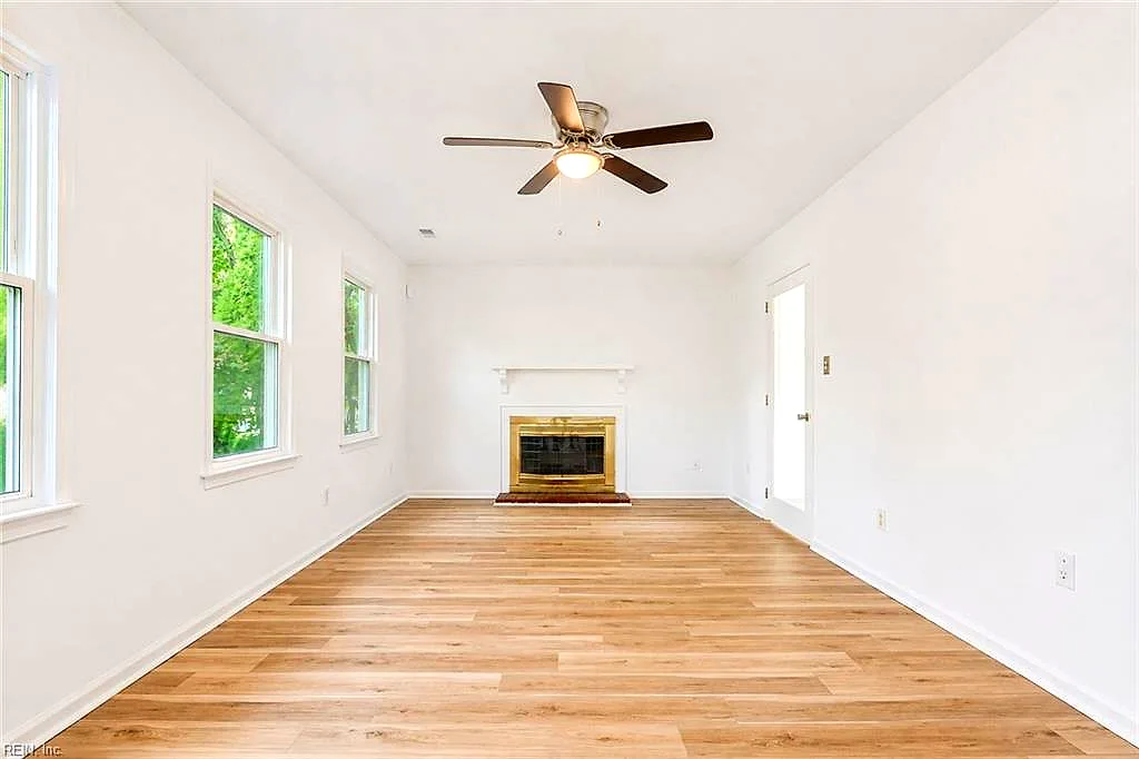 33 Edgemont DR, HAMPTON VA 23666 - Photo 4