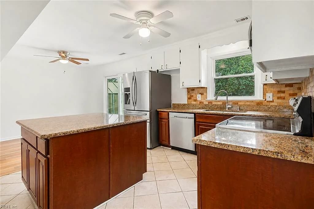 33 Edgemont DR, HAMPTON VA 23666 - Photo 5