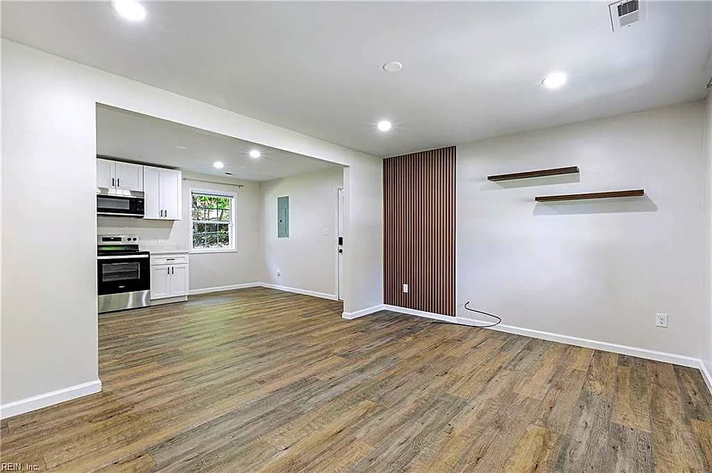 210 Walker DR, WILLIAMSBURG VA 23188 - Photo 4
