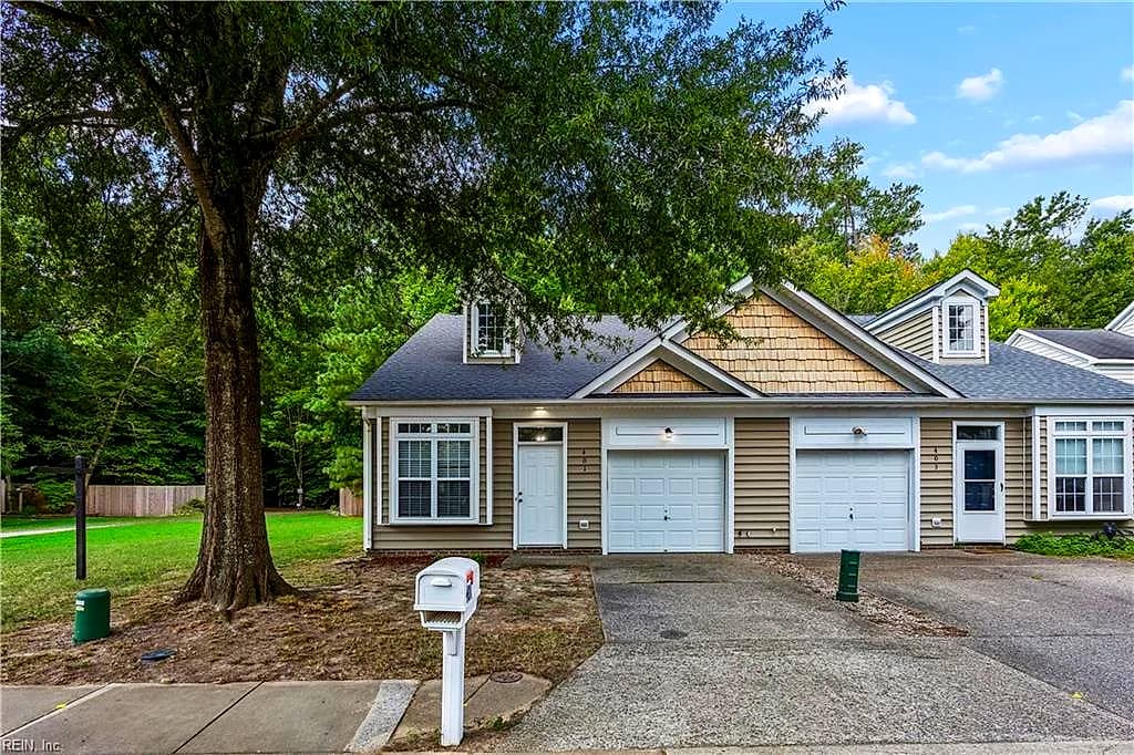 401 Dorothy DR, YORKTOWN VA 23692 - Photo 4