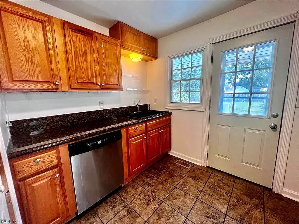 8121 Old Ocean View RD, NORFOLK VA 23518 thumb 9