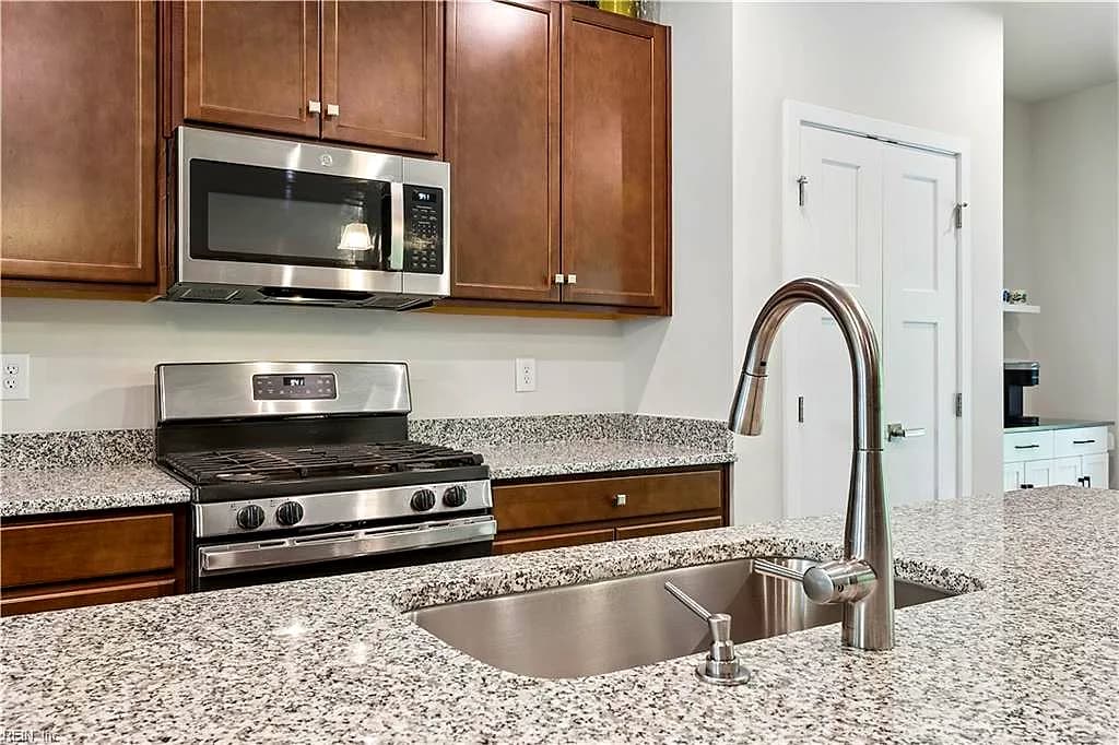 125 Fishermans WAY, POQUOSON VA 23662 thumb 8