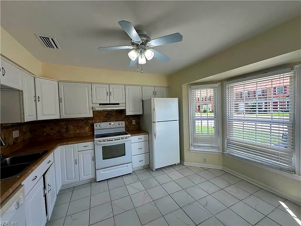5632 Campus DR, VIRGINIA BEACH VA 23462 - Photo 4