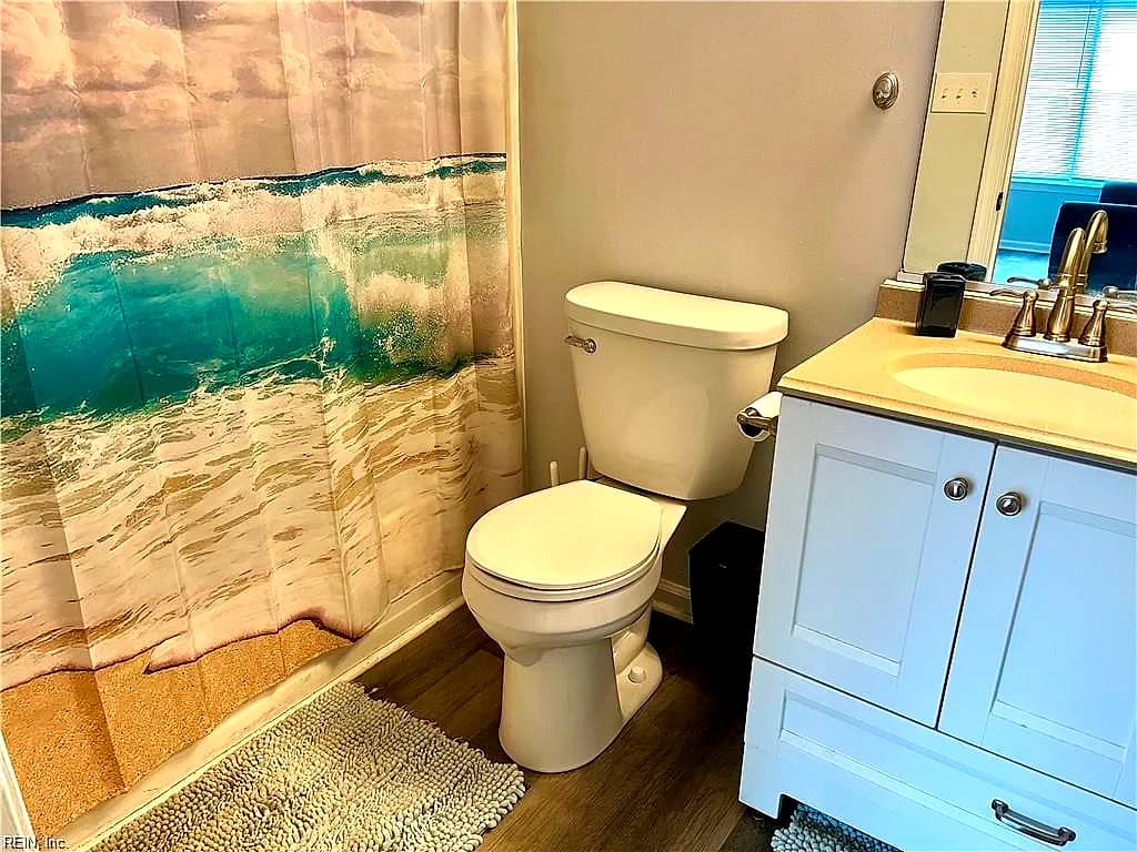 204 Pacific DR, HAMPTON VA 23666 - Photo 5
