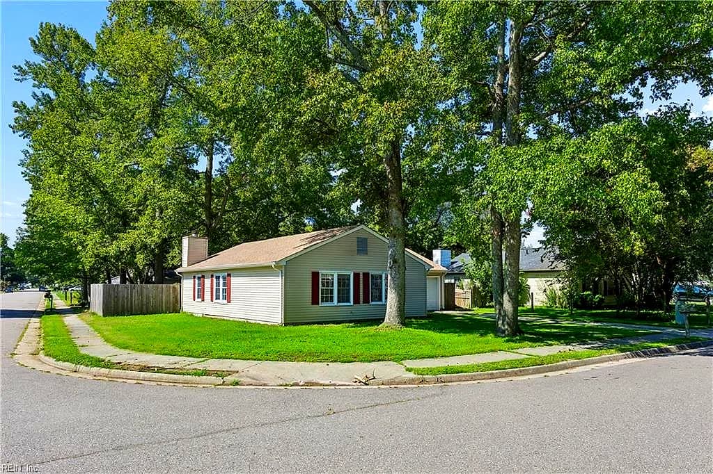 9 Westmont DR, HAMPTON VA 23666 - Photo 5