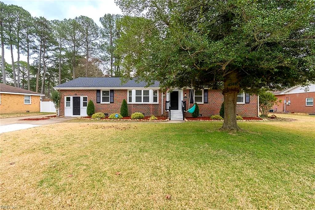 413 Bobby Jones DR, PORTSMOUTH VA 23701 - Photo 2