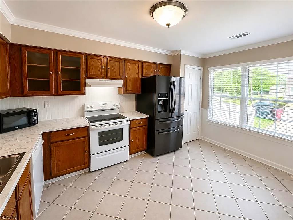 314 Sussex CT, CHESAPEAKE VA 23320 - Photo 5