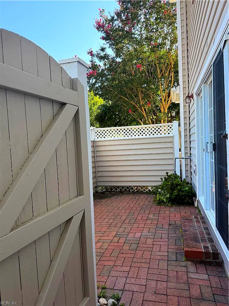 201 Grant CT, YORKTOWN VA 23692 thumb 6