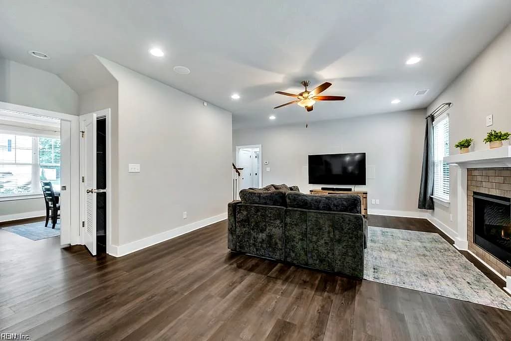 219 Dunway LN, CHESAPEAKE VA 23323 thumb 6