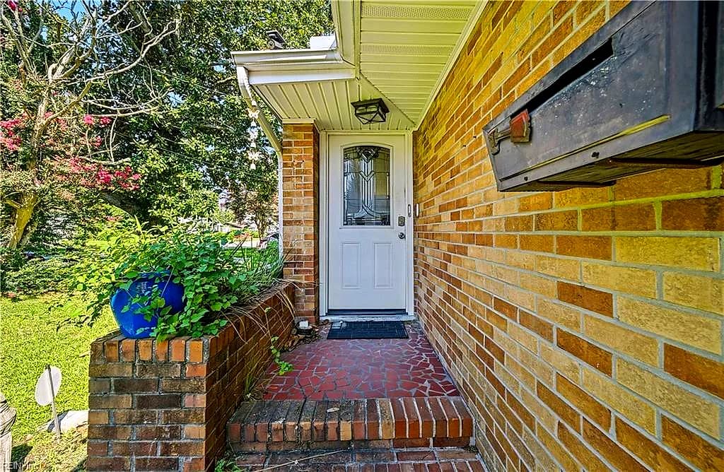618 Smith ST, HAMPTON VA 23661 - Photo 4