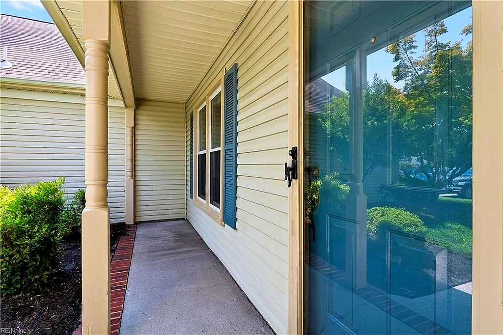 203 Alder Wood DR, HAMPTON VA 23666 - Photo 3