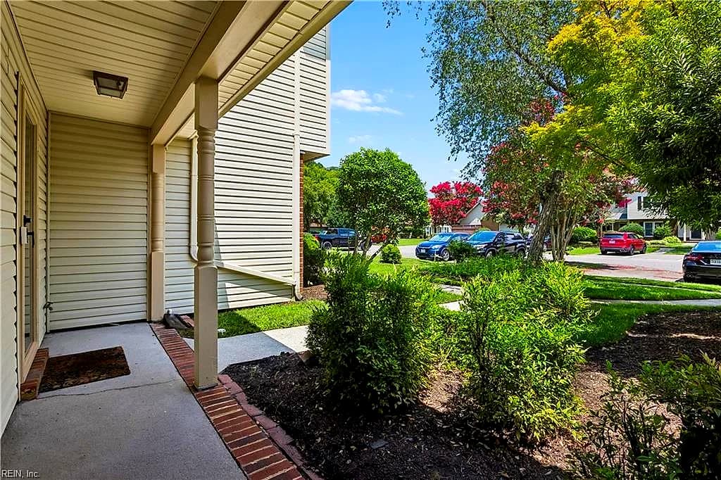 203 Alder Wood DR, HAMPTON VA 23666 - Photo 4