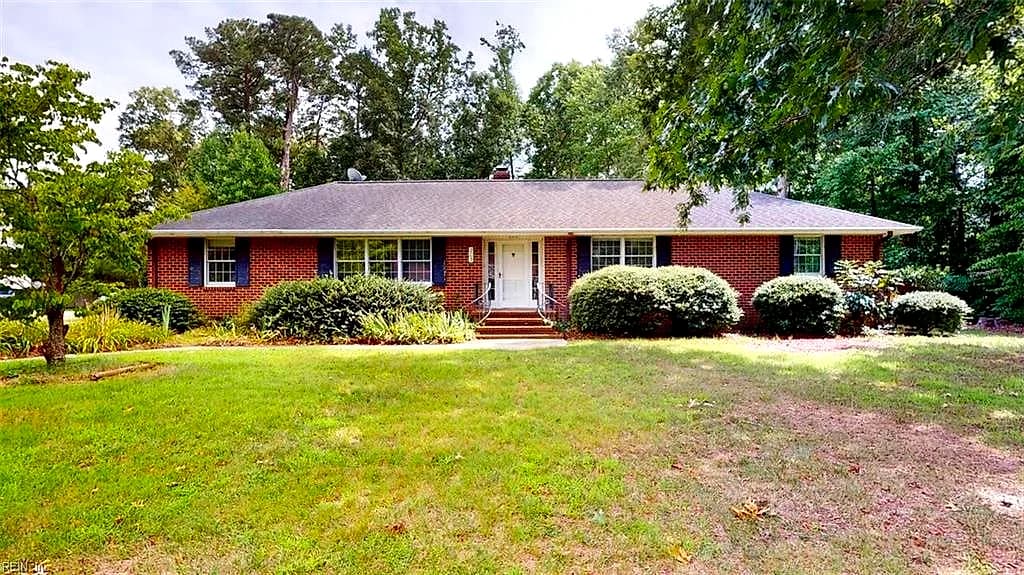 205 Meadowfield RD, YORKTOWN VA 23692 - Main photo