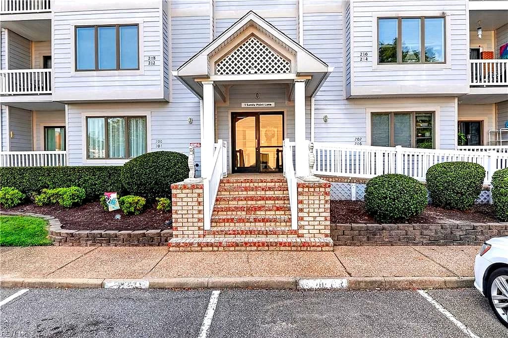 1 Sandy Point Lane LN #216, CHESAPEAKE VA 23320 - Photo 4