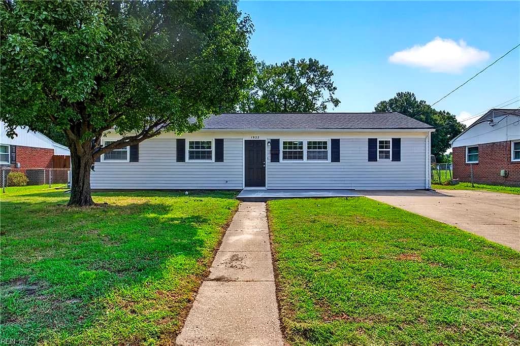 1922 Beall DR, HAMPTON VA 23663 - Photo 2
