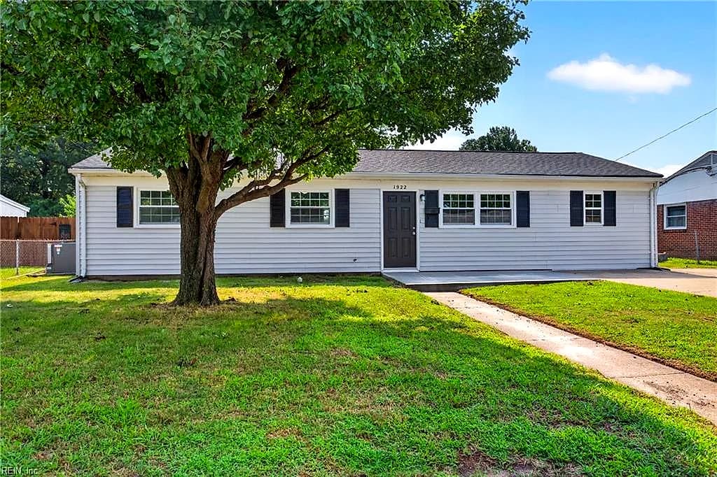 1922 Beall DR, HAMPTON VA 23663 - Photo 4