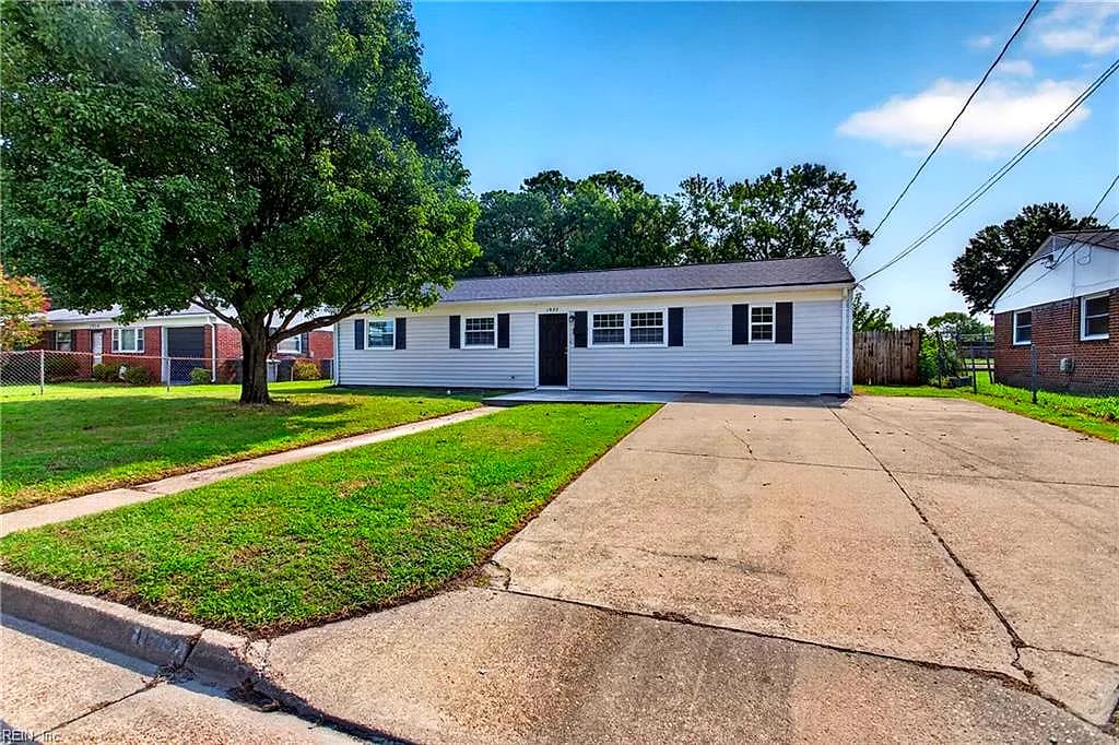 1922 Beall DR, HAMPTON VA 23663 - Photo 5