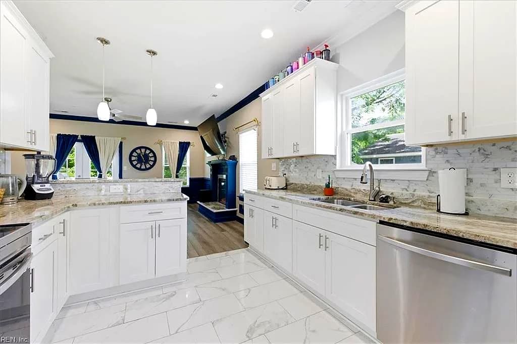623 Greenlawn AVE, HAMPTON VA 23661 - Photo 2