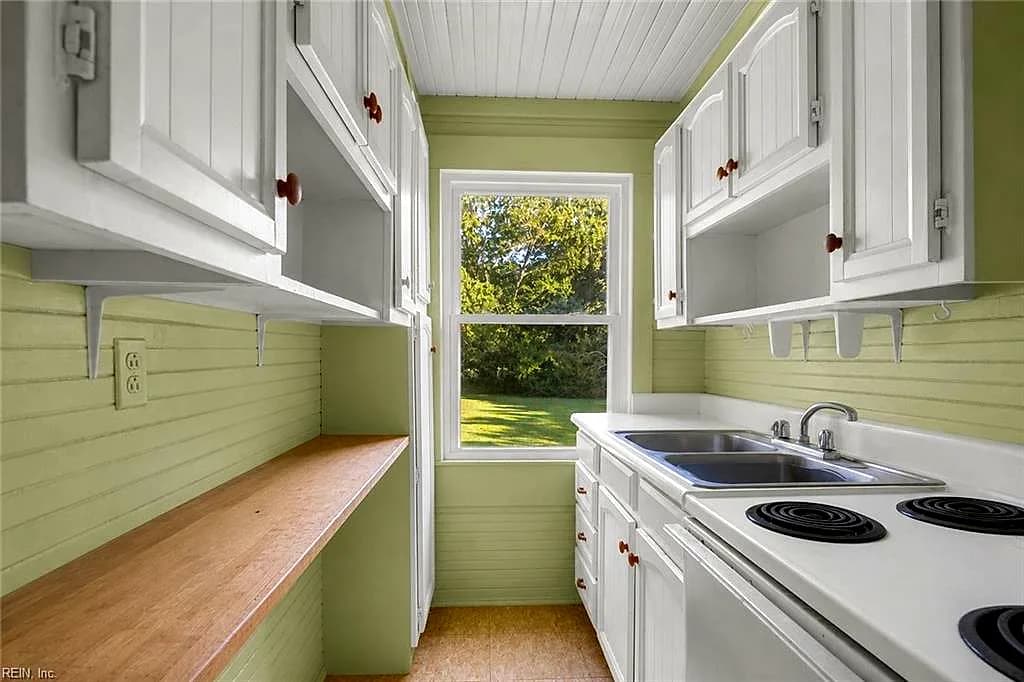 7486 Stewarts Wharf RD, EXMORE VA 23350 - Photo 5